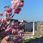 Proche Des Remparts *